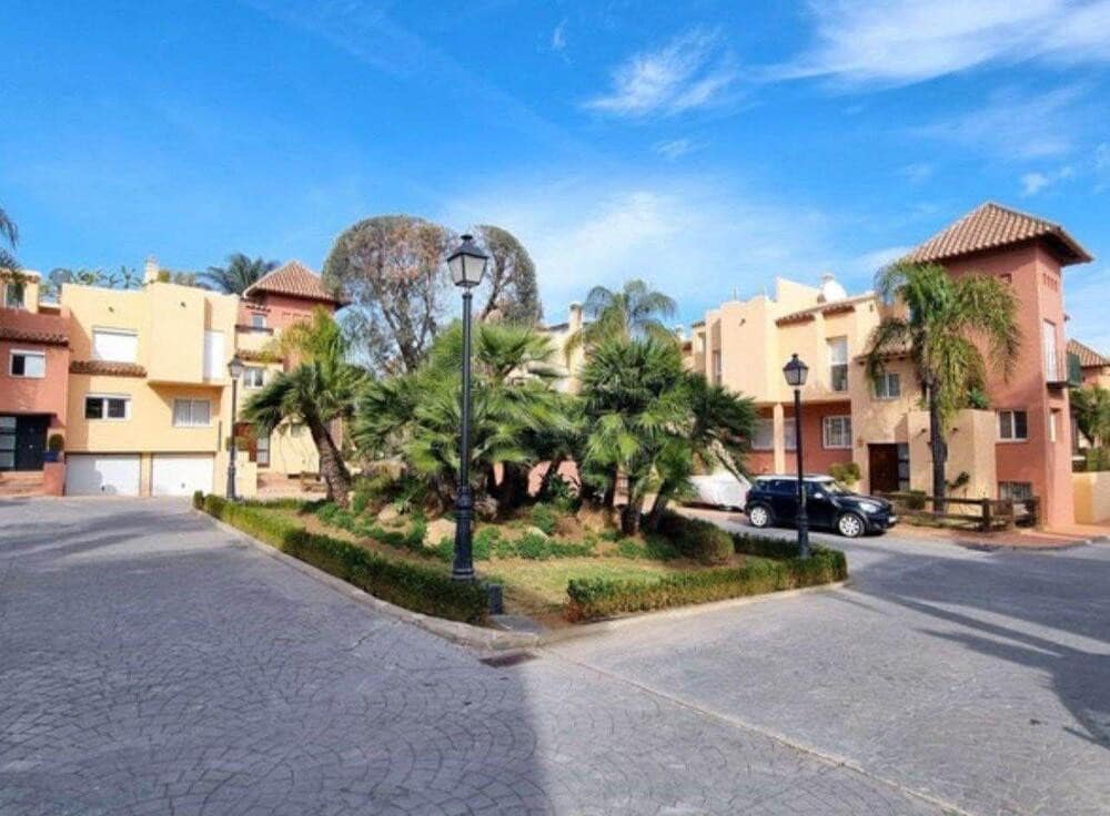 3 slaapkamer Huis te huur in Marbella met zwembad garage - € 2.500 (Ref: 9805952)