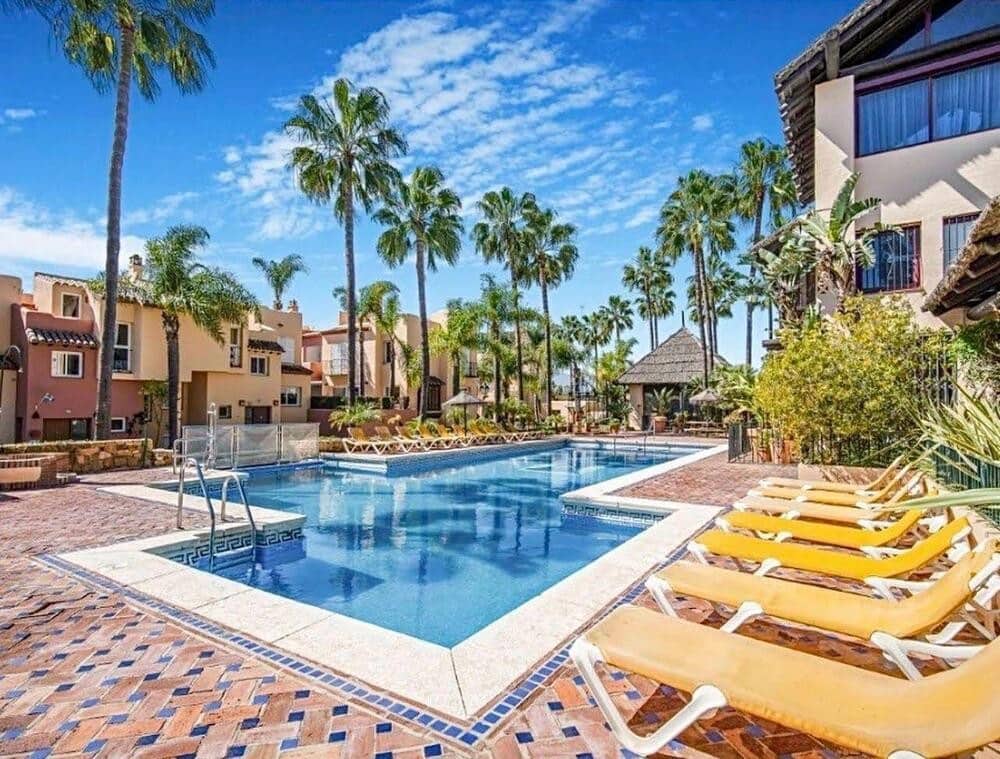 3 slaapkamer Huis te huur in Marbella met zwembad garage - € 2.500 (Ref: 9805952)