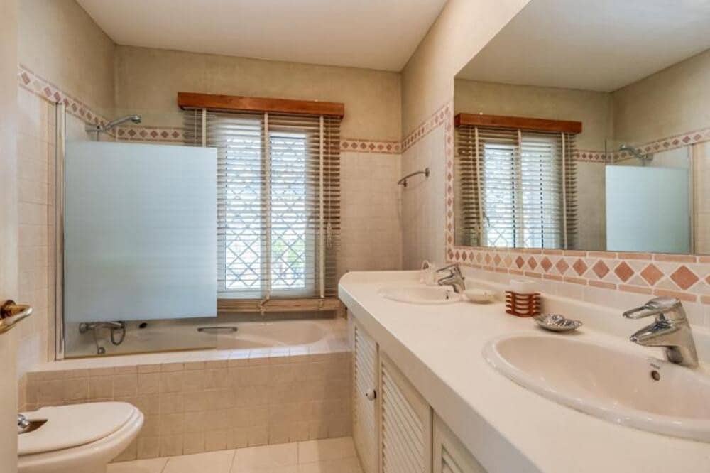 3 quarto Moradia para venda em Marbella com piscina garagem - 2 195 000 € (Ref: 9811053)