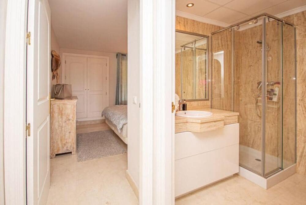 2 bedroom Apartment for sale in Marbella with pool garage - € 389,000 (Ref: 9811054)