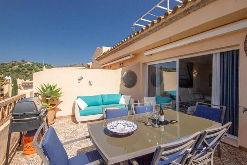 2 bedroom Apartment for sale in Marbella with pool garage - € 389,000 (Ref: 9811054)
