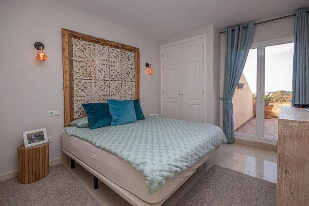 2 bedroom Apartment for sale in Marbella with pool garage - € 389,000 (Ref: 9811054)