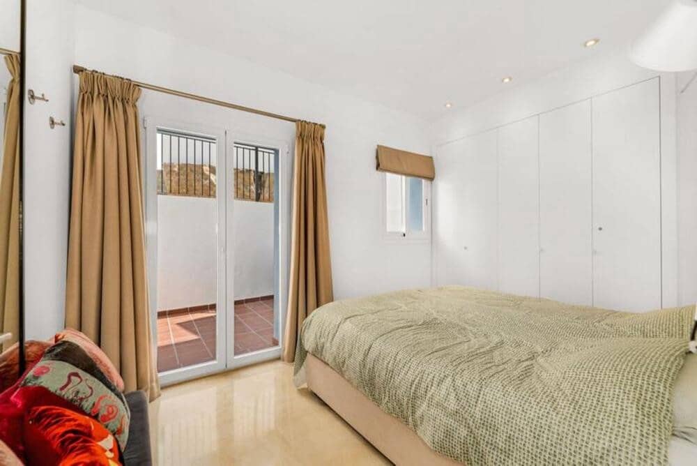 3 bedroom Apartment for sale in Benahavis with pool garage - € 599,000 (Ref: 9811055)