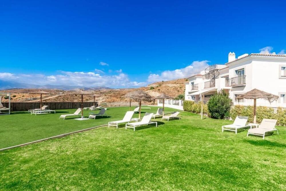 3 bedroom Apartment for sale in Benahavis with pool garage - € 599,000 (Ref: 9811055)