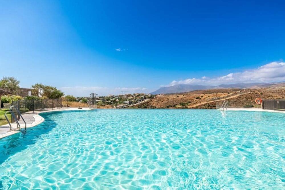 3 bedroom Apartment for sale in Benahavis with pool garage - € 599,000 (Ref: 9811055)
