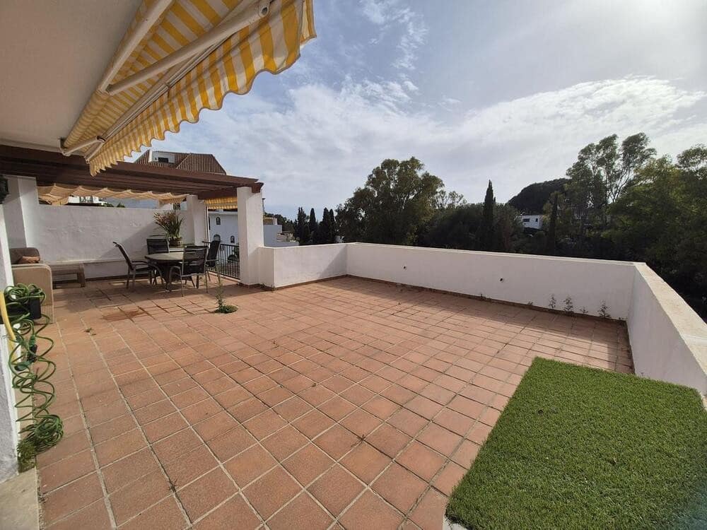 3 quarto Apartamento para arrendar em Marbella com piscina garagem - 3 950 € (Ref: 9811057)