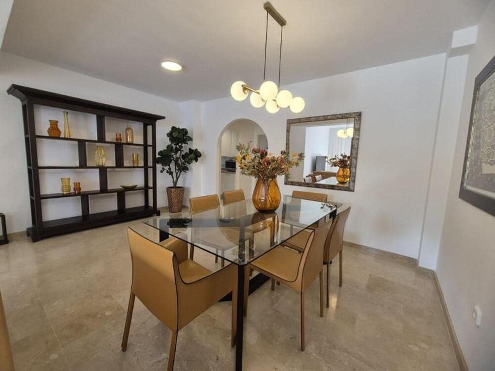 3 quarto Apartamento para arrendar em Marbella com piscina garagem - 3 950 € (Ref: 9811057)