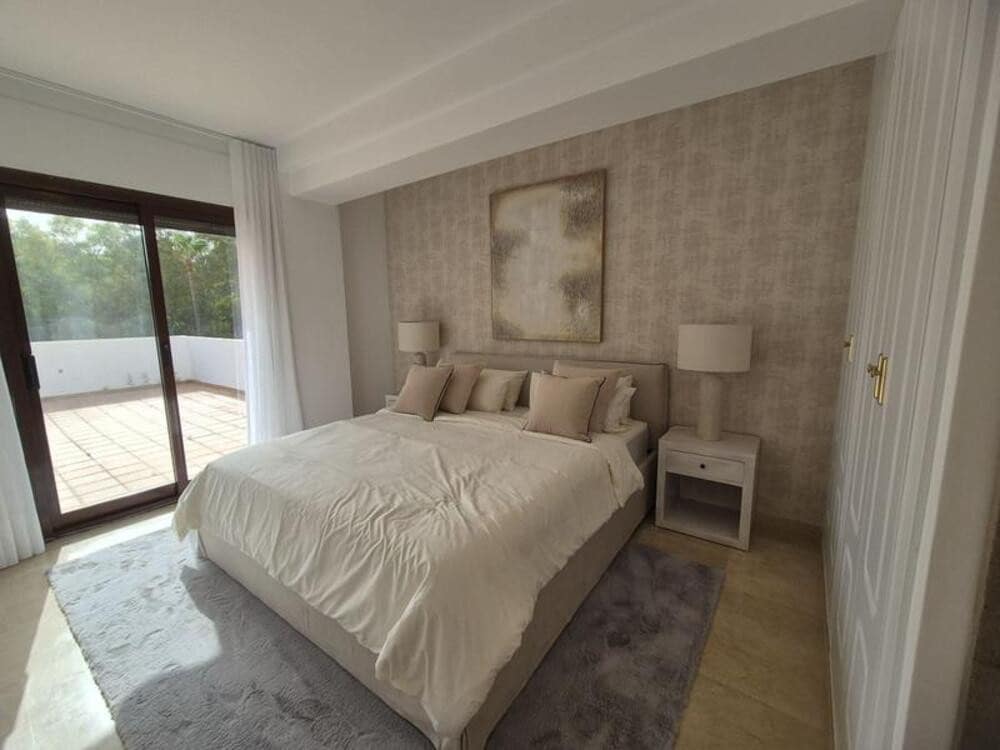 3 quarto Apartamento para arrendar em Marbella com piscina garagem - 3 950 € (Ref: 9811057)