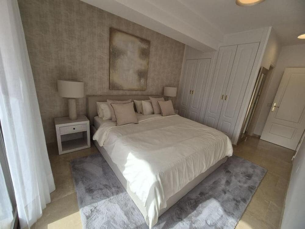 3 quarto Apartamento para arrendar em Marbella com piscina garagem - 3 950 € (Ref: 9811057)
