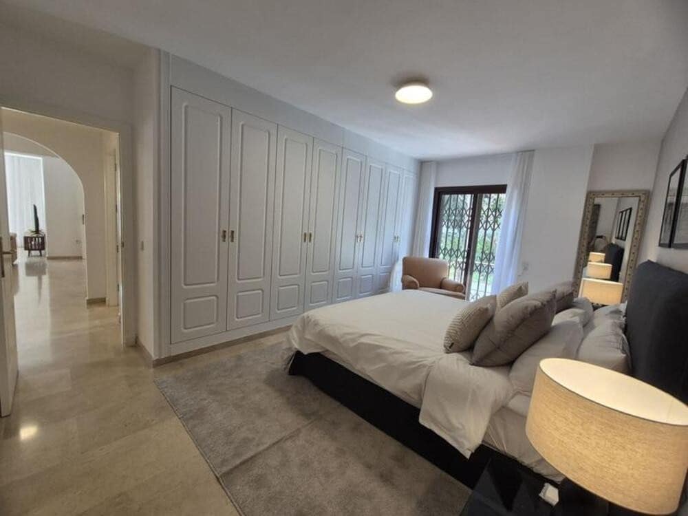 3 quarto Apartamento para arrendar em Marbella com piscina garagem - 3 950 € (Ref: 9811057)
