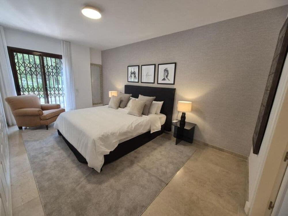 3 quarto Apartamento para arrendar em Marbella com piscina garagem - 3 950 € (Ref: 9811057)