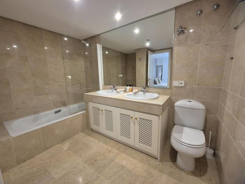 3 quarto Apartamento para arrendar em Marbella com piscina garagem - 3 950 € (Ref: 9811057)