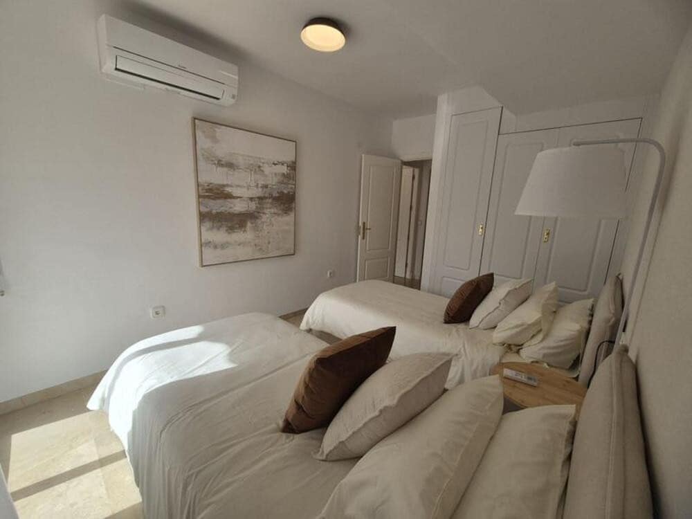 3 quarto Apartamento para arrendar em Marbella com piscina garagem - 3 950 € (Ref: 9811057)