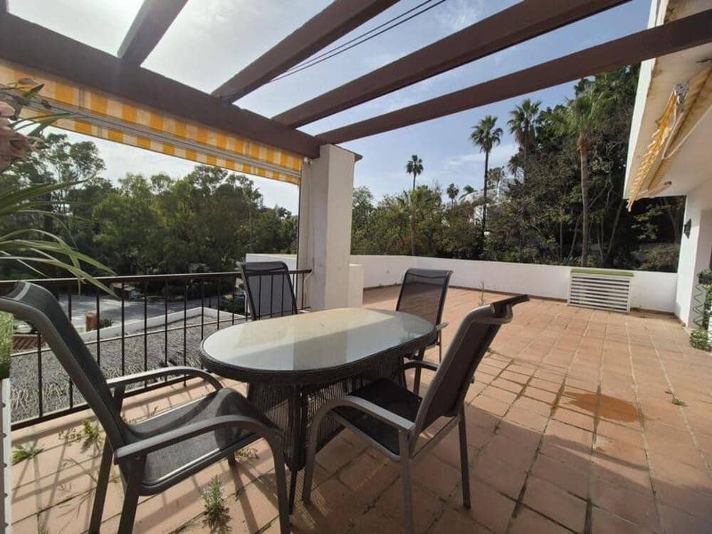 3 quarto Apartamento para arrendar em Marbella com piscina garagem - 3 950 € (Ref: 9811057)
