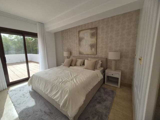 Appartement de 3 chambres à louer à Nagüeles Alto, Marbella avec piscine garage - 3 500 € (Ref: 9811057)