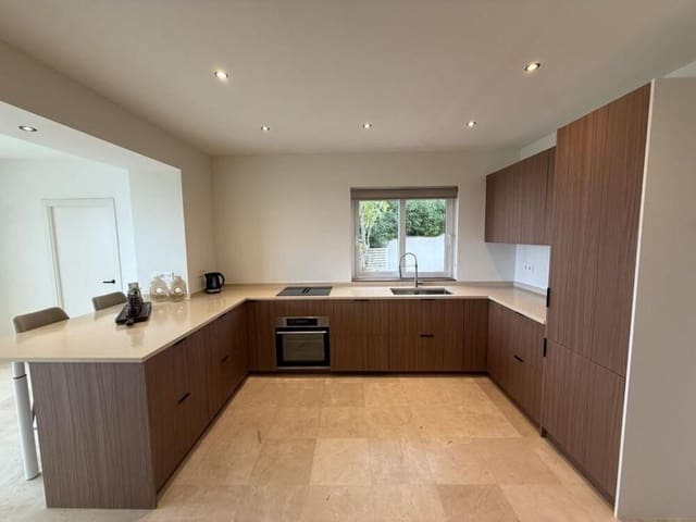 4 bedroom Villa for sale in Guadalmina Alta, Marbella with pool garage - € 1,695,000 (Ref: 9811058)