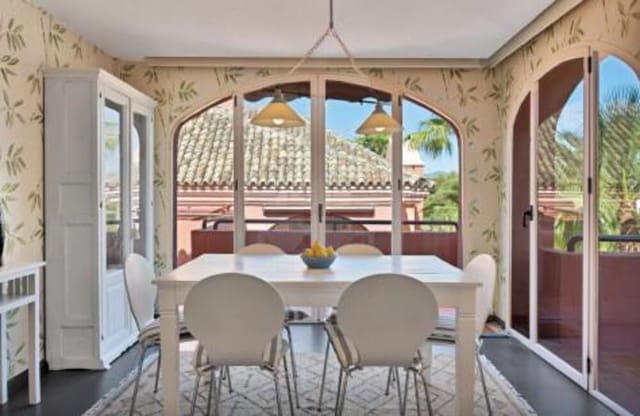 2 sypialnia Penthouse do wynajęcia w La Dama de Noche - La Alzambra, Marbella z basenem garażem - 3 500 € (Ref: 9812944)