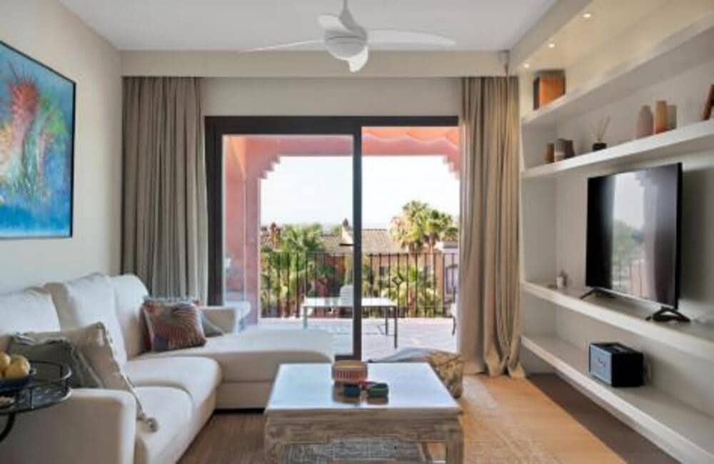 2 sypialnia Penthouse do wynajęcia w Marbella z basenem garażem - 3 500 € (Ref: 9812944)
