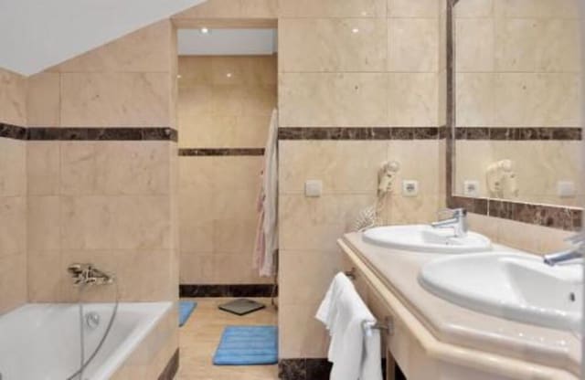 2 sypialnia Penthouse do wynajęcia w La Dama de Noche - La Alzambra, Marbella z basenem garażem - 3 500 € (Ref: 9812944)