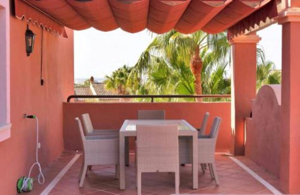 2 sypialnia Penthouse do wynajęcia w Marbella z basenem garażem - 3 500 € (Ref: 9812944)