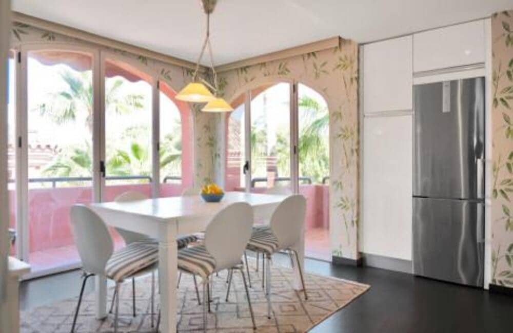 2 sypialnia Penthouse do wynajęcia w Marbella z basenem garażem - 3 500 € (Ref: 9812944)