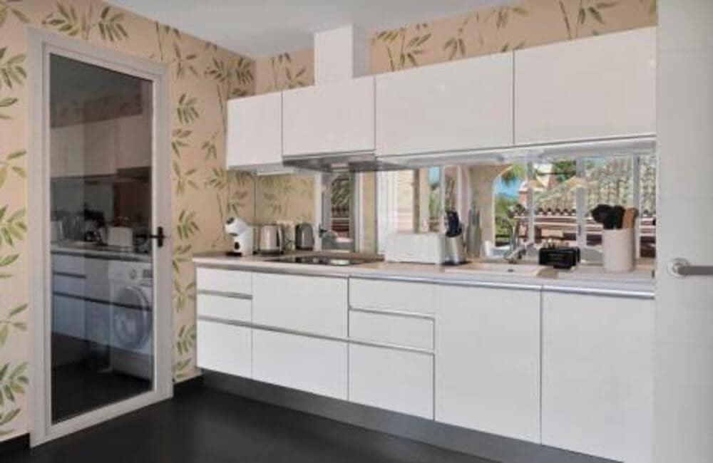 2 sypialnia Penthouse do wynajęcia w Marbella z basenem garażem - 3 500 € (Ref: 9812944)