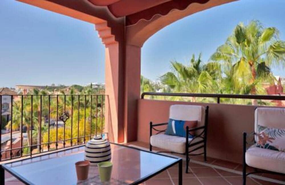 2 sypialnia Penthouse do wynajęcia w Marbella z basenem garażem - 3 500 € (Ref: 9812944)