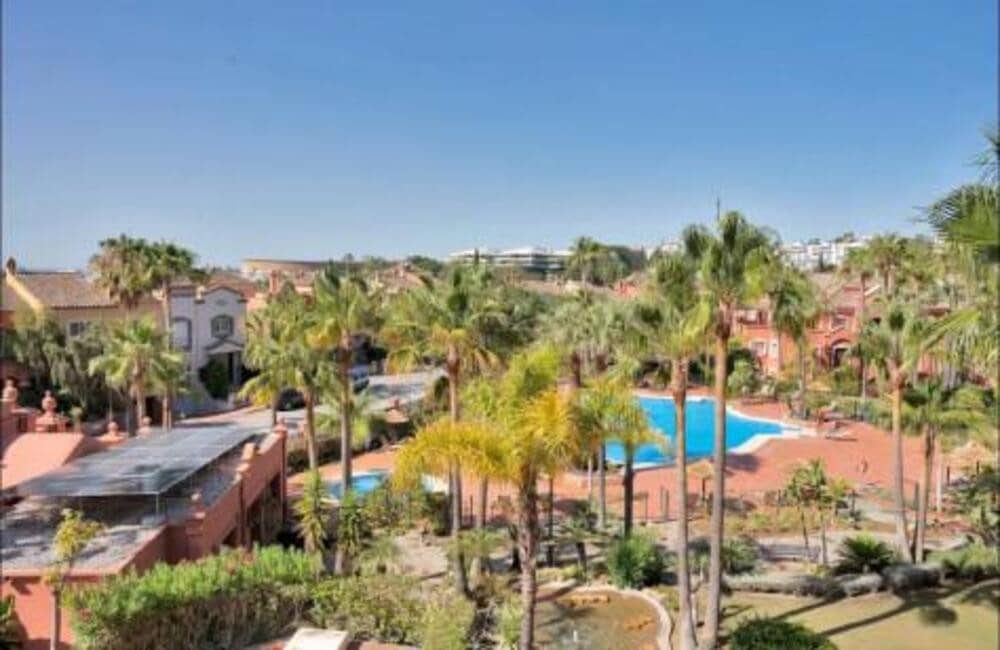 2 sypialnia Penthouse do wynajęcia w Marbella z basenem garażem - 3 500 € (Ref: 9812944)