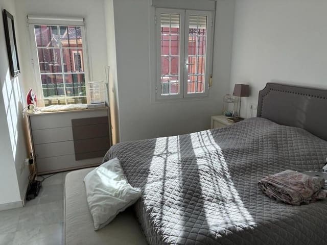 3 soverom Kjedet enebolig til leie i Guadalmina Alta, Marbella med svømmebasseng garasje - € 3 000 (Ref: 9812945)