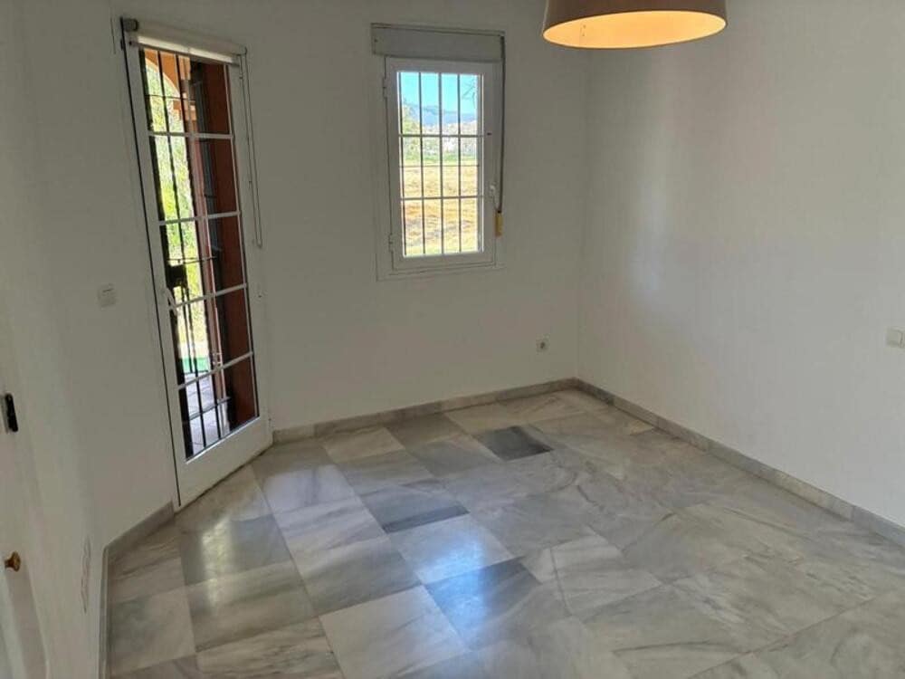 3 bedroom Semi-detached Villa for rent in Guadalmina with pool garage - € 2,750 (Ref: 9812945)