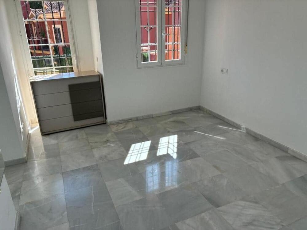 3 bedroom Semi-detached Villa for rent in Guadalmina with pool garage - € 2,750 (Ref: 9812945)