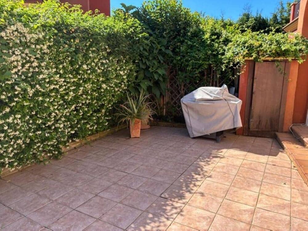 3 bedroom Semi-detached Villa for rent in Guadalmina with pool garage - € 2,750 (Ref: 9812945)