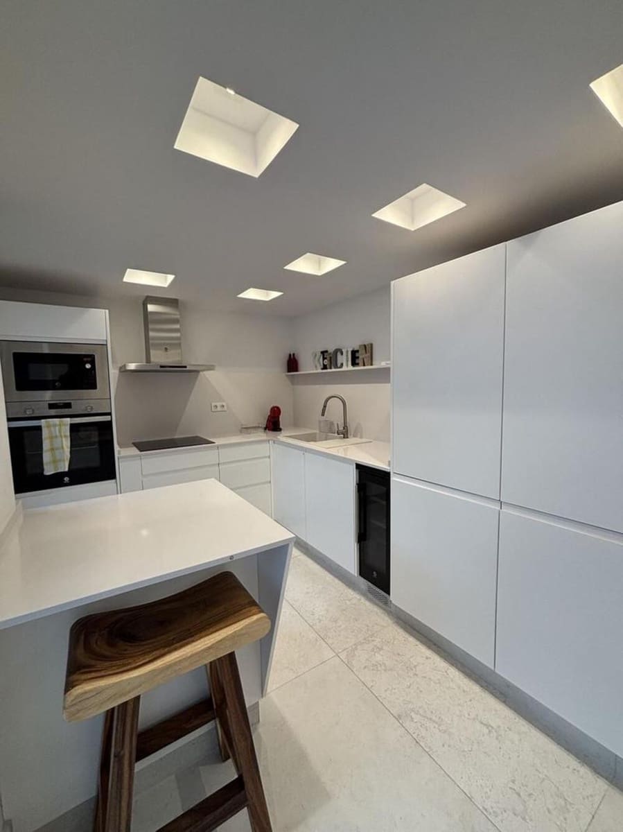 4 sypialnia Apartament do wynajęcia w Marbella z basenem garażem - 4 500 € (Ref: 9812946)