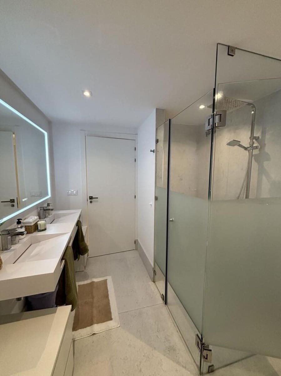 4 sypialnia Apartament do wynajęcia w Marbella z basenem garażem - 4 500 € (Ref: 9812946)