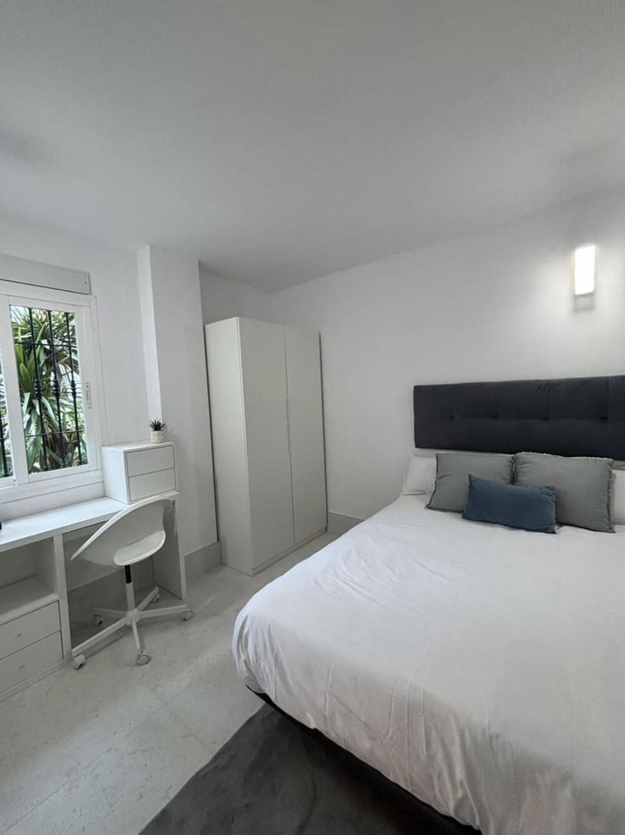 4 sypialnia Apartament do wynajęcia w Marbella z basenem garażem - 4 500 € (Ref: 9812946)