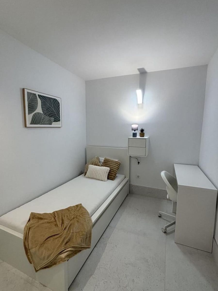 4 sypialnia Apartament do wynajęcia w Marbella z basenem garażem - 4 500 € (Ref: 9812946)