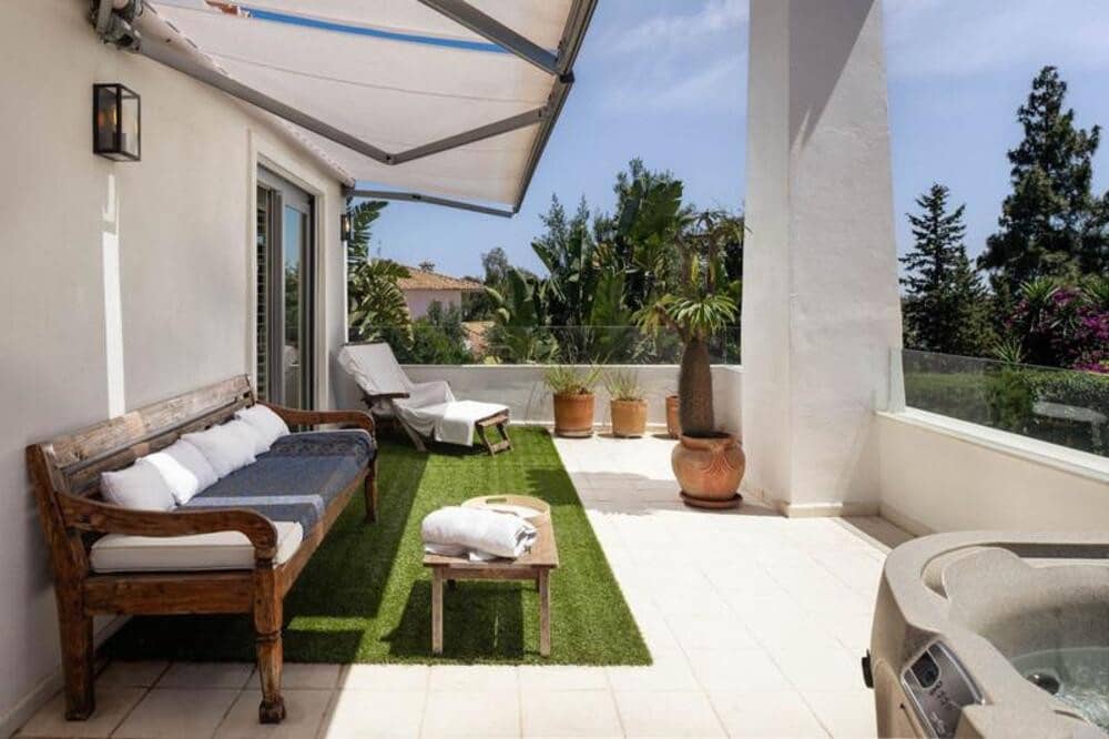3 bedroom Villa for sale in La Quinta with pool garage - € 1,990,000 (Ref: 9812947)