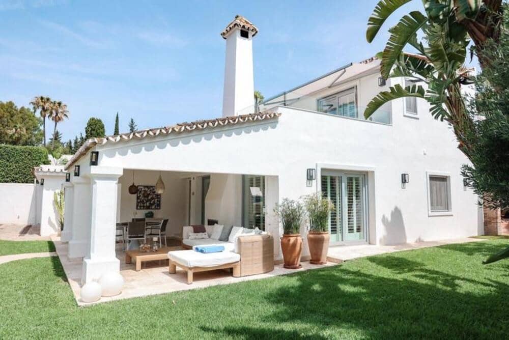 3 bedroom Villa for sale in La Quinta with pool garage - € 1,990,000 (Ref: 9812947)