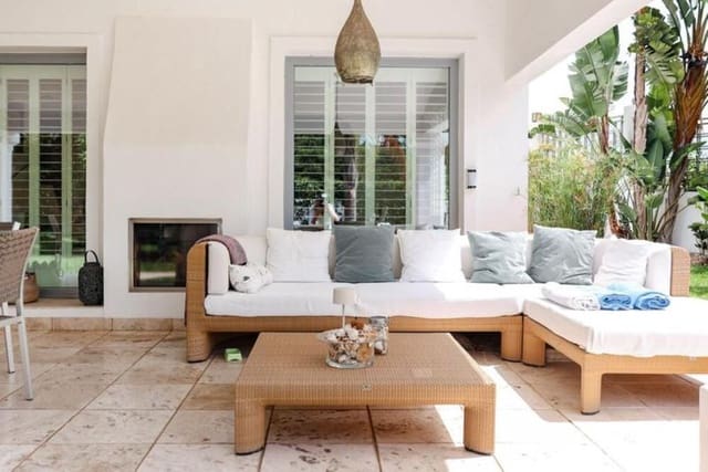 3 bedroom Villa for sale in La Quinta, Benahavís with pool garage - € 1,990,000 (Ref: 9812947)