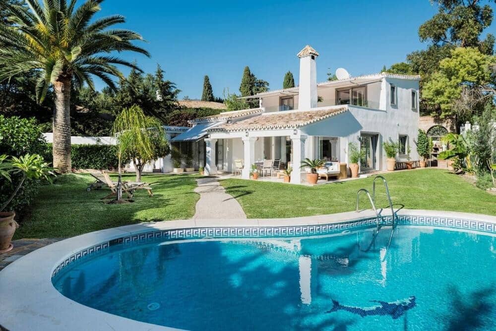 3 bedroom Villa for sale in La Quinta with pool garage - € 1,990,000 (Ref: 9812947)