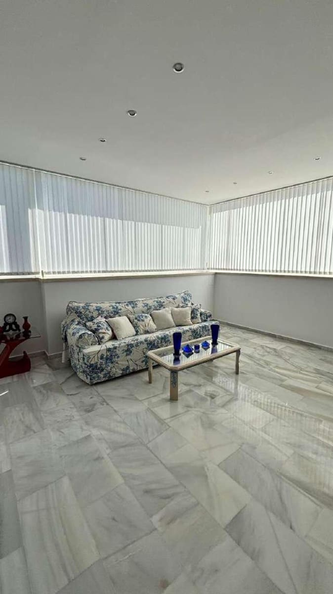 2 makuuhuone Kattohuoneisto vuokrattavana paikassa Marbella mukana uima-altaan 
autotalli - 2 500 € (Ref: 9815424)