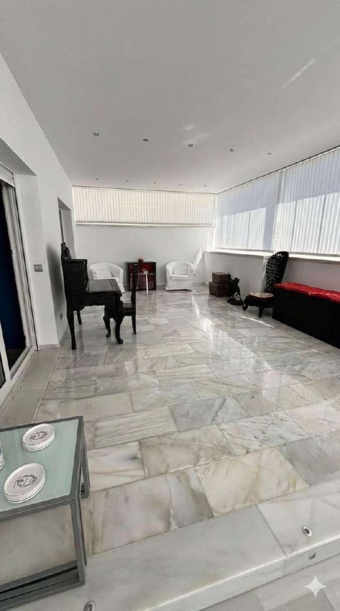 2 makuuhuone Kattohuoneisto vuokrattavana paikassa Marbella mukana uima-altaan 
autotalli - 2 500 € (Ref: 9815424)