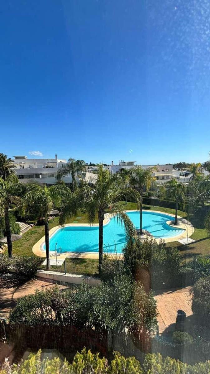 2 makuuhuone Kattohuoneisto vuokrattavana paikassa Marbella mukana uima-altaan 
autotalli - 2 500 € (Ref: 9815424)