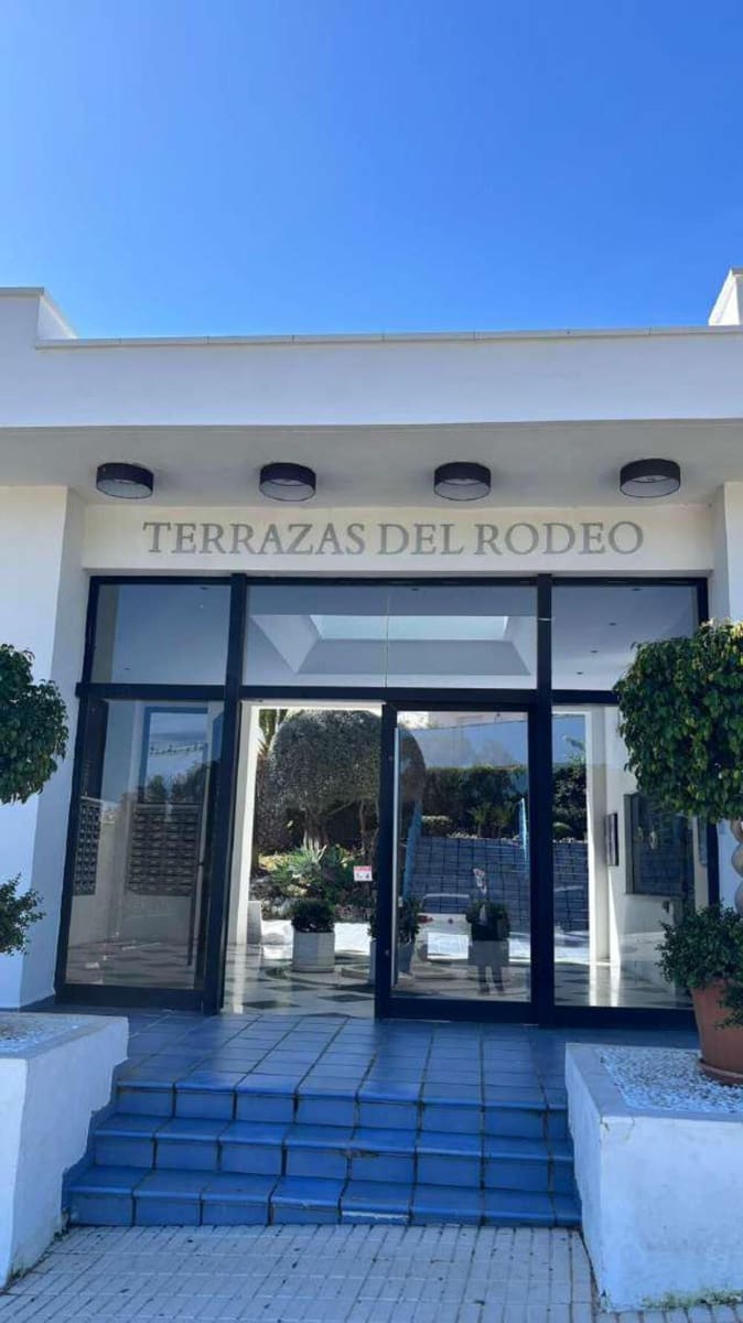 2 makuuhuone Kattohuoneisto vuokrattavana paikassa Marbella mukana uima-altaan 
autotalli - 2 500 € (Ref: 9815424)