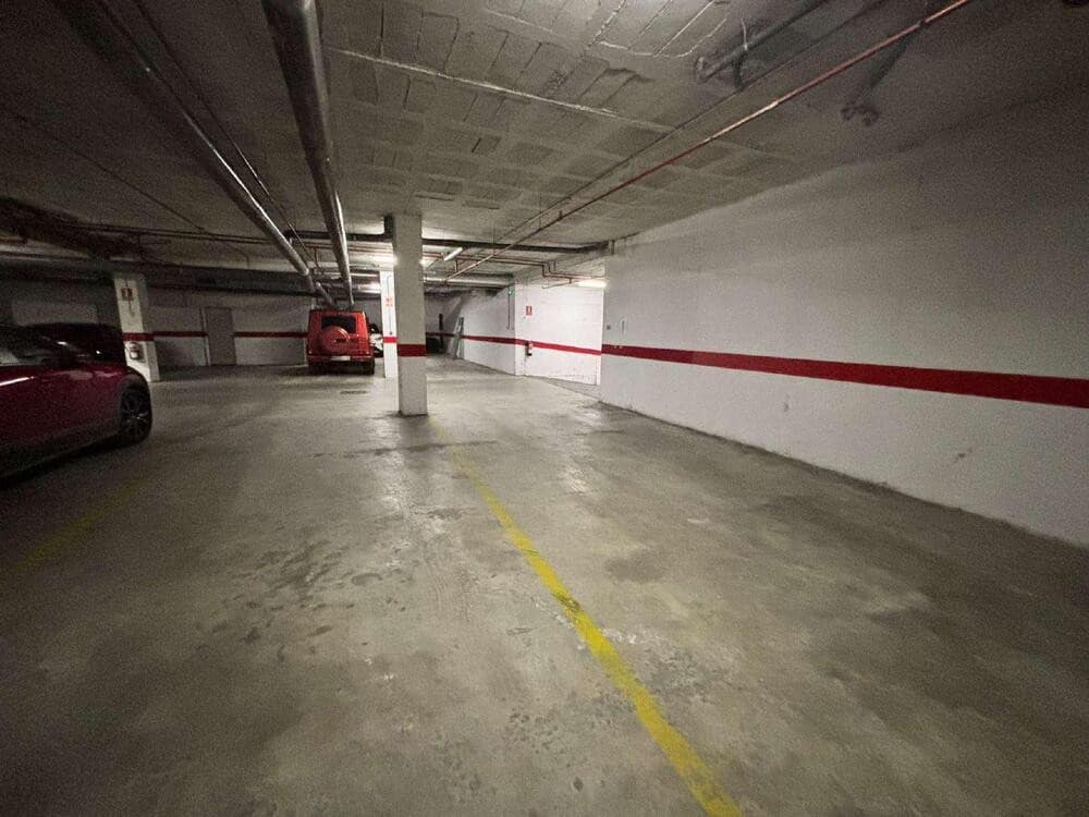 2 makuuhuone Kattohuoneisto vuokrattavana paikassa Marbella mukana uima-altaan 
autotalli - 2 500 € (Ref: 9815424)
