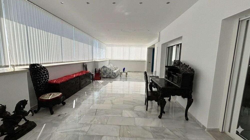 2 makuuhuone Kattohuoneisto vuokrattavana paikassa Marbella mukana uima-altaan 
autotalli - 2 500 € (Ref: 9815424)