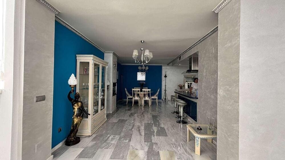 2 makuuhuone Kattohuoneisto vuokrattavana paikassa Marbella mukana uima-altaan 
autotalli - 2 500 € (Ref: 9815424)