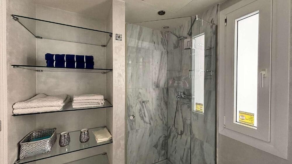 2 makuuhuone Kattohuoneisto vuokrattavana paikassa Marbella mukana uima-altaan 
autotalli - 2 500 € (Ref: 9815424)