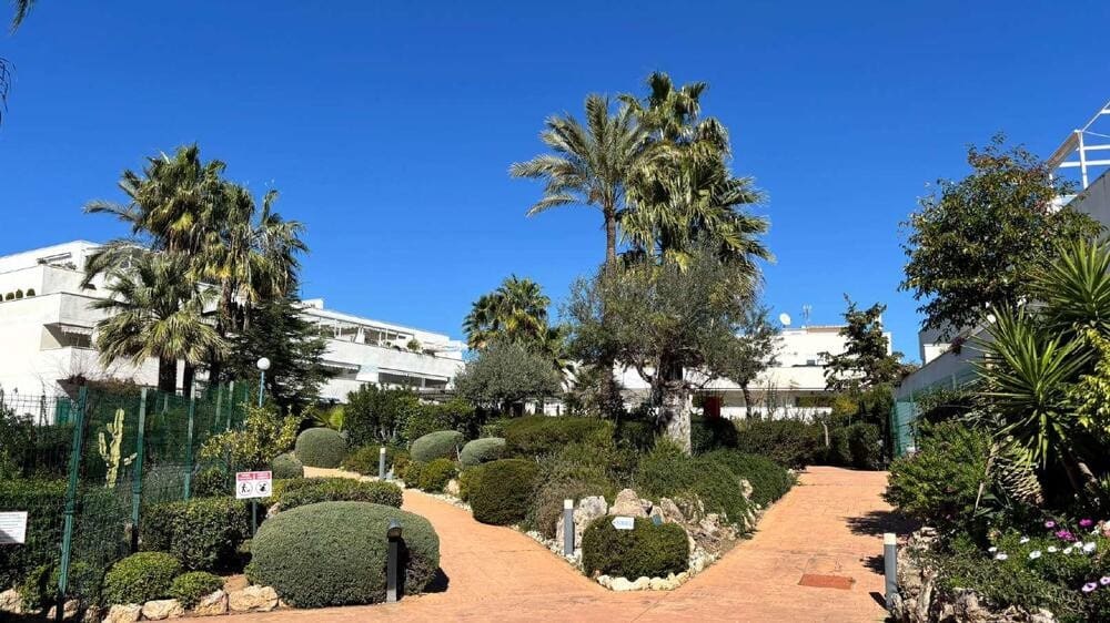 2 makuuhuone Kattohuoneisto vuokrattavana paikassa Marbella mukana uima-altaan 
autotalli - 2 500 € (Ref: 9815424)