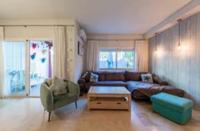 5 slaapkamer Huis te koop in San Pedro de Alcántara Pueblo, Marbella met zwembad - € 850.000 (Ref: 9815425)